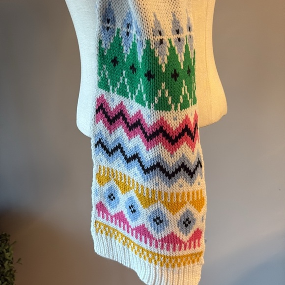 Very Colorful women’s Knit Scarf with Geometric Patterns!!!! - Picture 3 of 10